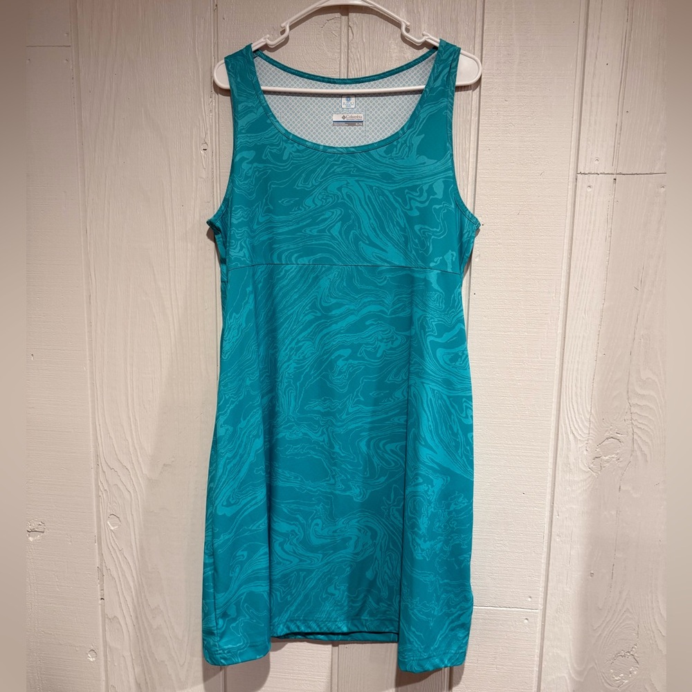Columbia Teal and White Cooling Shirt